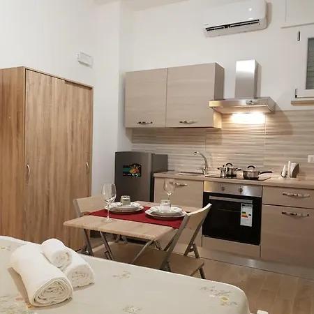 Royal House 4*