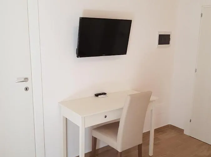 בית הארחה Royal House 4*