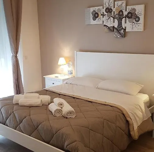בית הארחה Royal House 4*